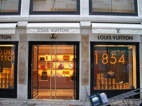 is louis vuitton cheaper in venice italy|louis vuitton venezia store.